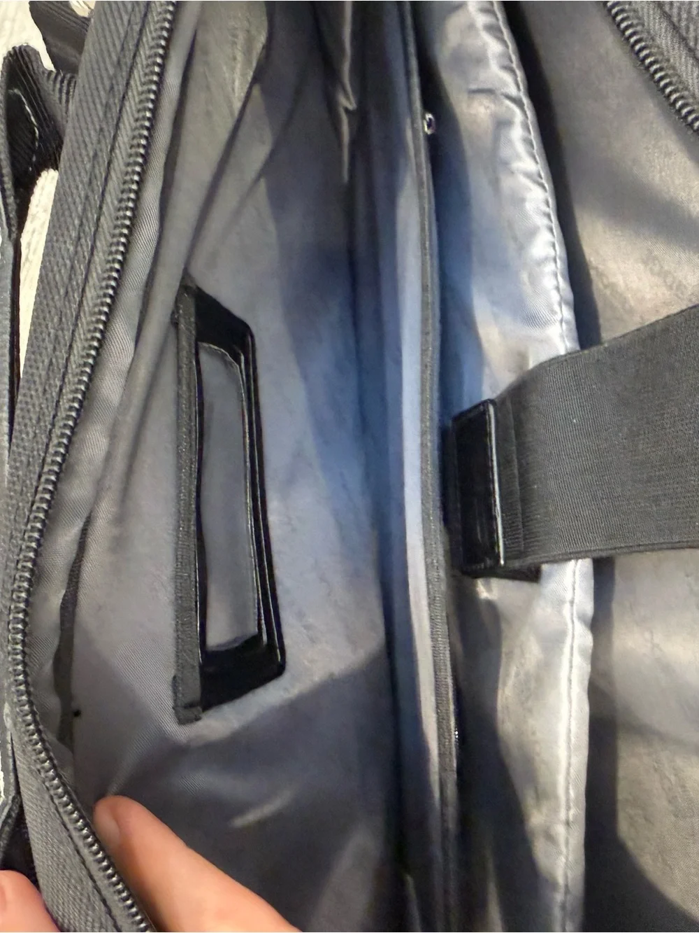 NWOT Black Mobile Edge 16